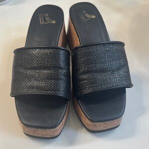 Report Black Woven Platform Slides
